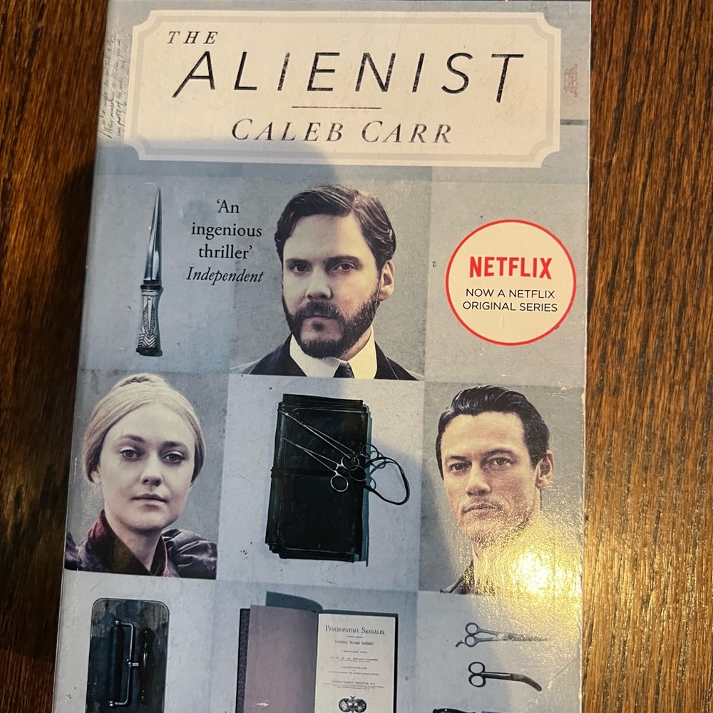 The Alienist by Caleb Carr Paperback